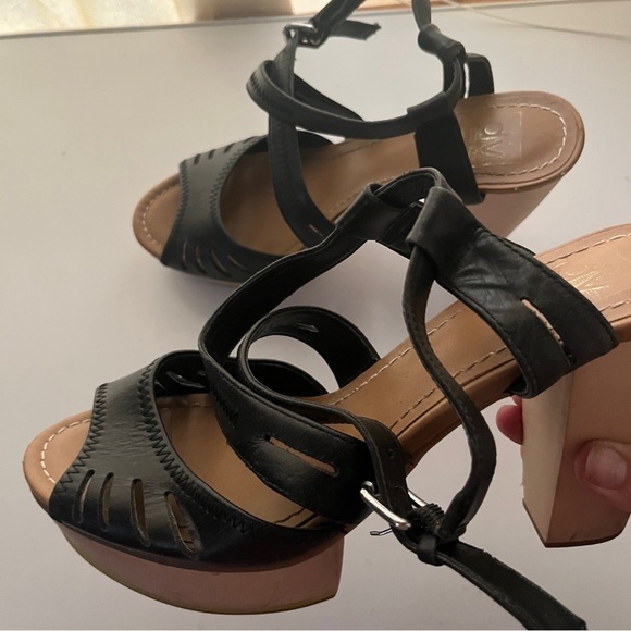 Dolce Vita Black Strappy Block Heels 10 - Picture 3 of 6